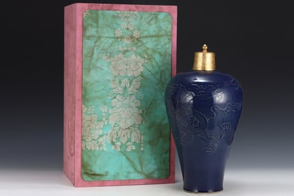 A Huge Ji Blue Glazed Auspicious Cloud and Dragon Pattern Vase,With Gilt Cover