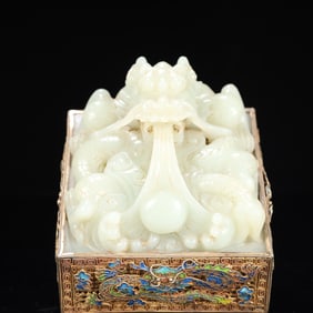 An Exquisite Flower silk gold-plated Inlaid White Jade Dragon Pattern Seal