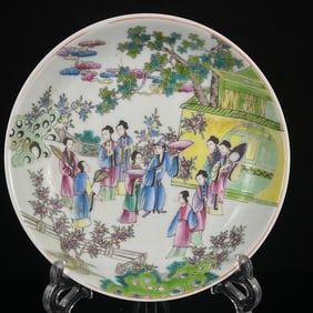 An Exquisite Famille-Rose Woman Pattern Plate
