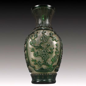 A Precious Coloured glaze Green Glazed Flower Pattern Vase