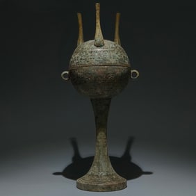 An Archaic Bronze Cloud Thunder Pattern Double-Ears Food Vessel