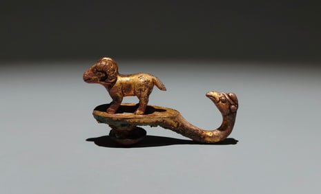 An Exquisite Gilt Bronze Goat Pattern Hook