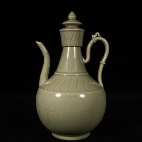 An Exquisite Yue yao Flower Pattern Ewer