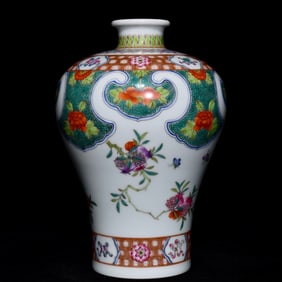 An Exquisite Famille-Rose Painted Gold Flower and Fruit Pattern Vase