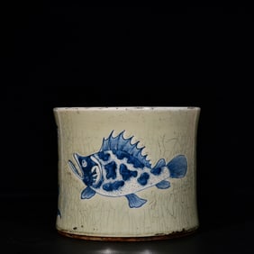 An Exquisite Blue and White Fish Pattern Brush Pot