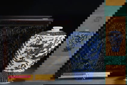 A Huge Blue and White Dragon Pattern Vase,With Vertical Scroll Painting on Silk