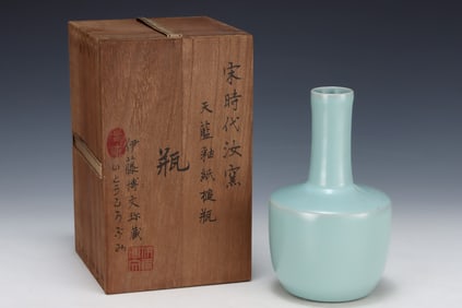 An Exquisite Ru yao Sky Blue Glazed Vase