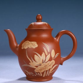 An Exquisite Purple Sands Flower Pattern Teapot