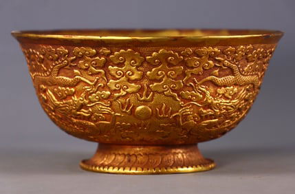 An Exquisite Gilt Bronze Auspicious Cloud and Dragon Pattern Bowl