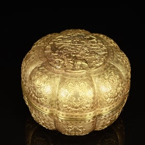 An Exquisite Gilt Bronze Flower Pattern Cover Box