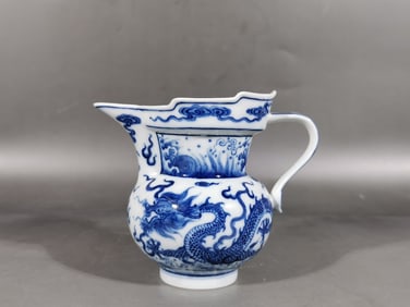 An Exquisite Blue and White Auspicious Cloud and Dragon Pattern Pot