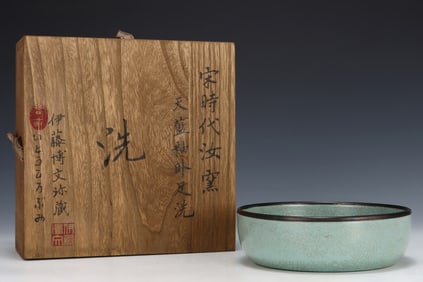 An Exquisite Ru yao Cover with Silver Brush Washer,With an Imperial Poem by Emperor Qianlong