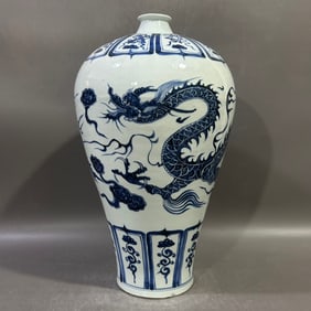 A Huge Blue and White Auspicious Cloud and Dragon Pattern Vase