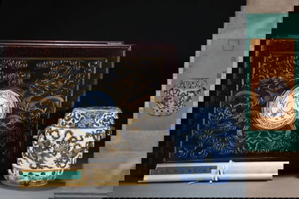 An Exquisite Blue and White Lion Pattern Beast-Ears Ornament,With Vertical Scroll Painting on Silk