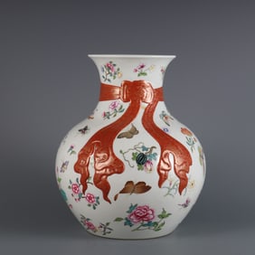 An Exquisite Famille-Rose Painted Gold Flower and Butterfly Pattern Vase