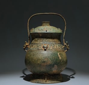 An Archaic Bronze Chi-Dragon Pattern Ewer,With Inscription