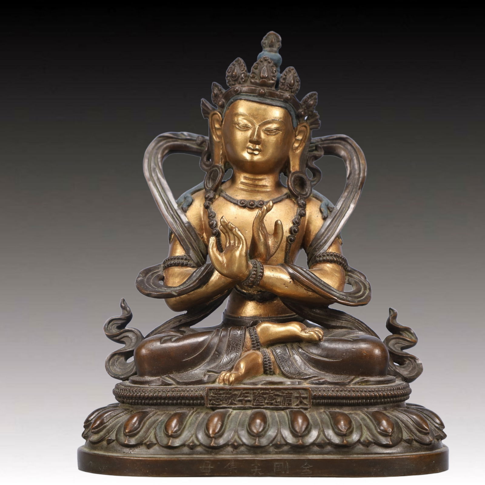 A Solemn Gilt Bronze Statue of Amitayus: A Solemn Gilt Bronze Statue of Amitayus,Qing Dynasty, China,Qianlong Mark,Size:14cmx10cmx17cm,Weight:1750g ???????????,????,???
