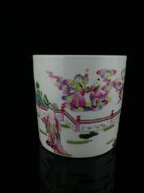 An Exquisite Famille-Rose Character and Story Pattern Brush Pot