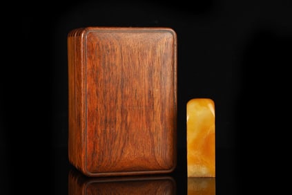 An Exquisite Tianhuang Stone Landscape and Figure Pattern Seal