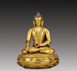 An Exquisite Gilt Bronze Statue of Sakyamuni