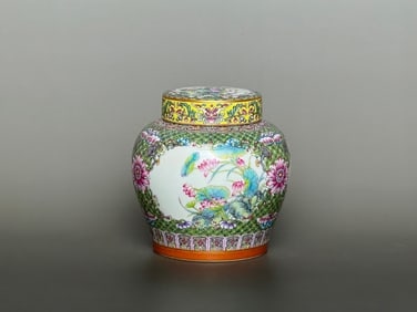 A Exquisite Famille-Rose Iron-Red Painted Gold Flower and Butterfly Pattern Jar