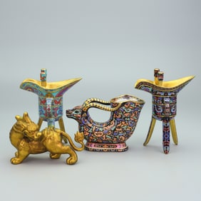 A Set of Exquisite Enamel Porcelain