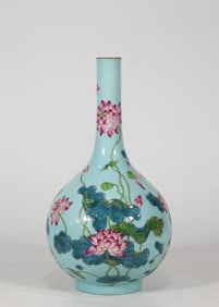 A Exquisite Turquoise-Glazed Green Ground Famille-Rose Flower Pattern Vase