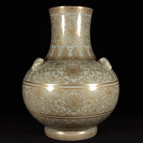 A Exquisite Pea-Green Glaze Painted Gold Lotus and Dragon Pattern Vase