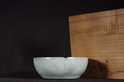 A Exquisite Guan yao Celadon Glzed ice Crackle Pattern Brush Washer