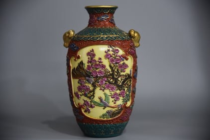 A Exquisite Enamel Painted Gold Flower and Bird Pattern Sheep-Ears Vase
