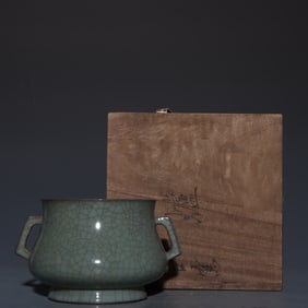 A Exquisite Guan yao Celadon Glazed Ice Crackle Pattern Double-Ears Censer, with an Imperial Poem by