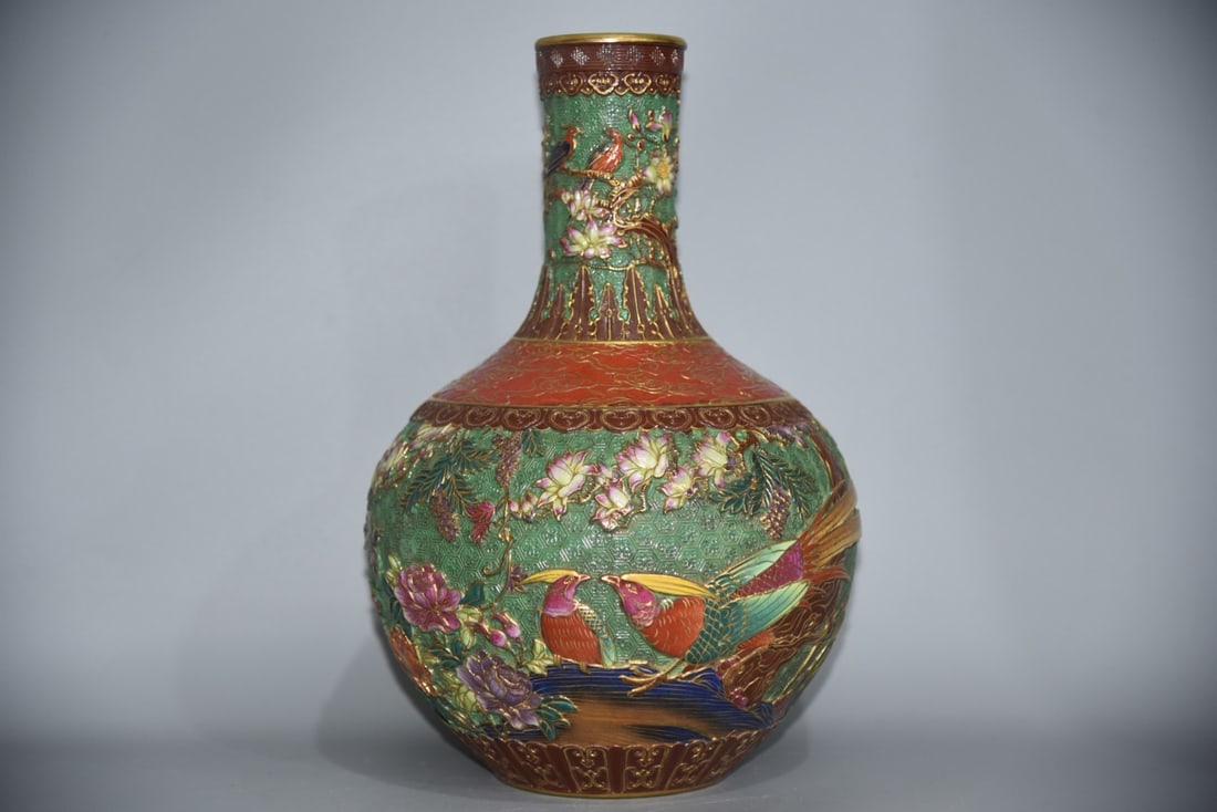 A Exquisite Enamel Painted Gold Flower and Bird Pattern Vase (1 of 7)