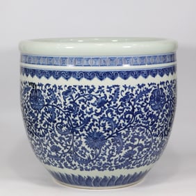 A Exquisite Blue and White Lotus Flower Pattern Vat