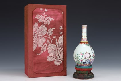 Famille-Rose Flower Bird Pattern Vase