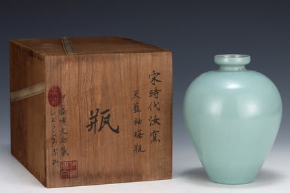 Ru yao Sky Blue Glazed Vase