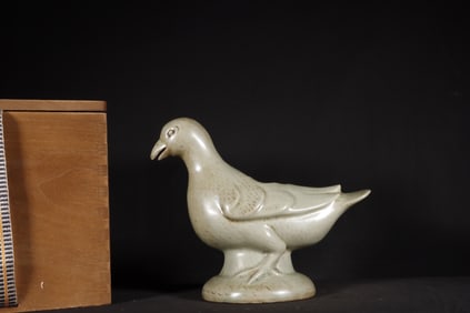 A Exquisite Yue yao Celadon Glzed Pigeon-Shaped Censer