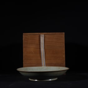 A Exquisite Ru yao Sky Blue Glazed Ice Crackle Pattern Plate