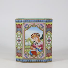 A Exquisite Famille-Rose Figures Pattern Brush Pot