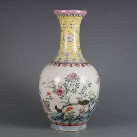 A Exquisite Famille-Rose Flower and Bird Pattern Vase