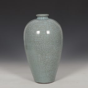 Guan yao Celadon Glazed Ice Crackle Pattern Vase, with an Imperial Poem by Emperor Qianlong