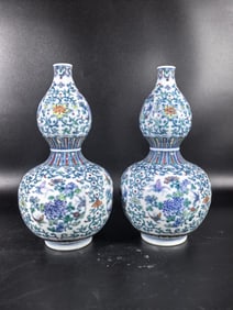A pair of Exquisite Blue and White Doucai Lotus Flower Pattern Gourd-Shaped Vase