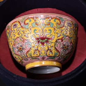 A Exquisite Famille Rose Flower Pattern Bowl