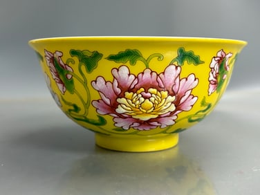 A Exquisite Famille-Rose Yellow Ground Flower Pattern Bowl