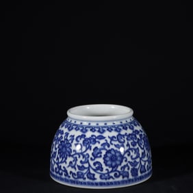 A Exquisite Blue and White Lotus Pattern Brush Washer