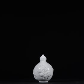 A Exquisite White Porcelain Rabbit and Cabbage Pattern Snuff Bottle