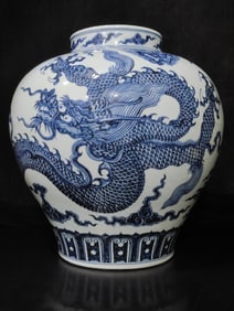 A Exquisite Blue and White Dragon Pattern Jar