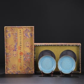 A pair of Exquisite Ru yao Sky Blue Glazed ice Crackle Pattern Brush Washer, with an Imperial Poem