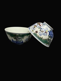 A pair of Exquisite Blue and White Figures Pattern Bowl