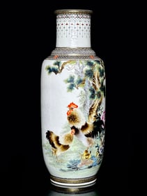A pair of Exquisite Ink Color Painted Gold Flower and Bird Pattern Vase