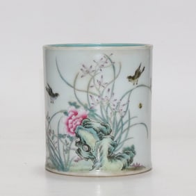A Exquisite Famille-Rose Flower and Bird Pattern Brush Pot